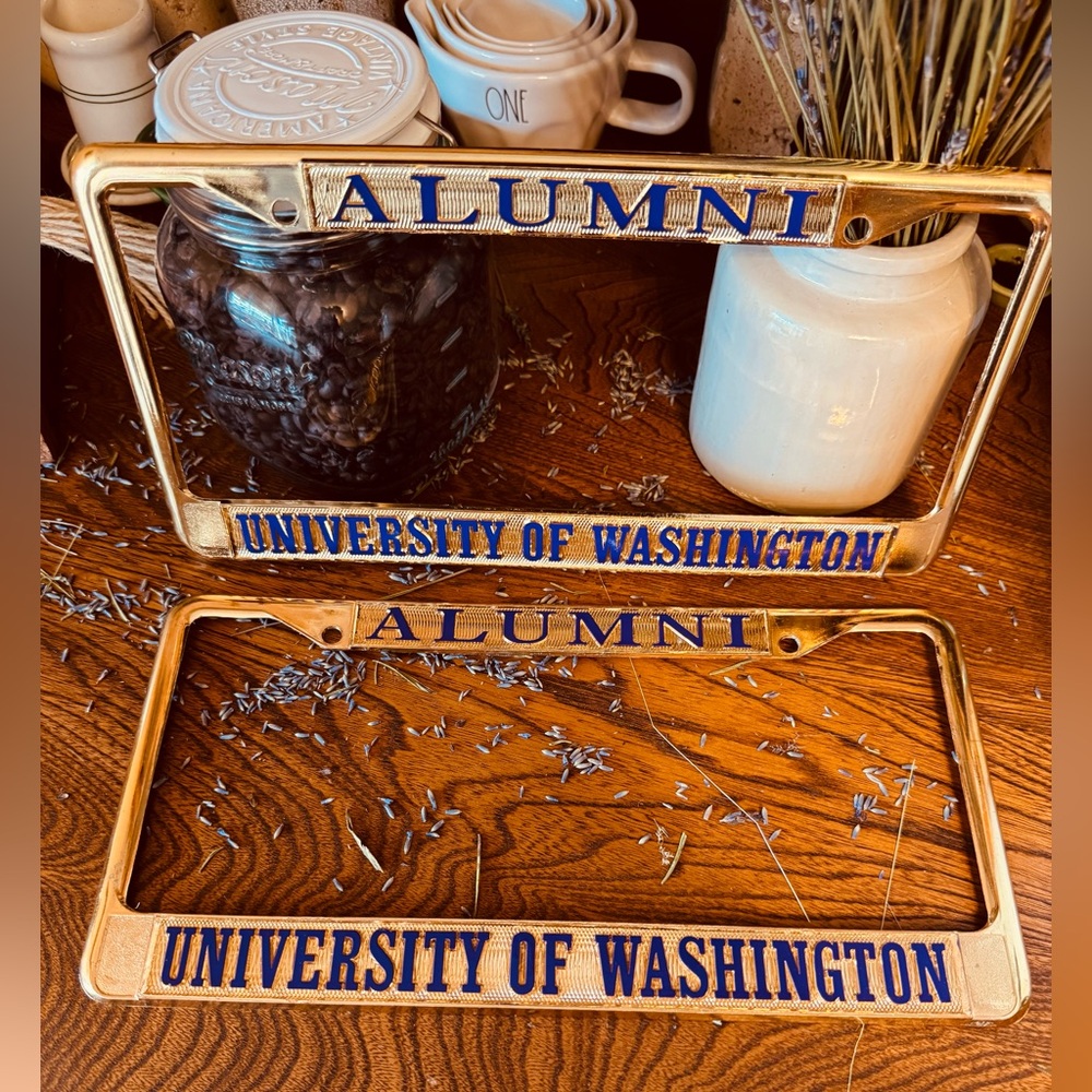New vintage University of Washington Alumni booster license plate frames set